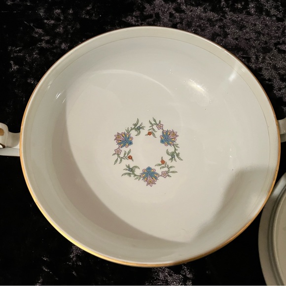 Norwich China Server w/Lid - Picture 3 of 7